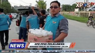 Jelang Berbuka Puasa DPD PPAI Pelalawan Bagikan Seribu Paket Takjil Kepada Pengguna Jalan