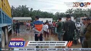 Akibat Luapan Air Sungai Kampar Membuat Jalan Lintas Timur KM 83 Desa Kemang Terendam Sekitar 90 CM
