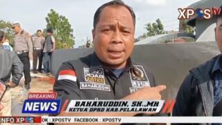 Diduga Hilang Kendali, Mobil Minibus Tabrak Beton Pembatas Kolam Tugu Bono Kabupaten Pelalawan