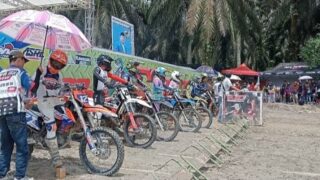 KNPI Dan IMI Pelalawan Adakan Event Motocross dan Grasstreck Tropy