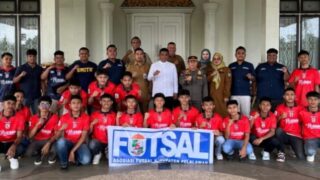 Bupati Zukri Lepas Tim Futsal Pelalawan ke Kejurda Piala Gubernur, Targetkan Prestasi Terbaik